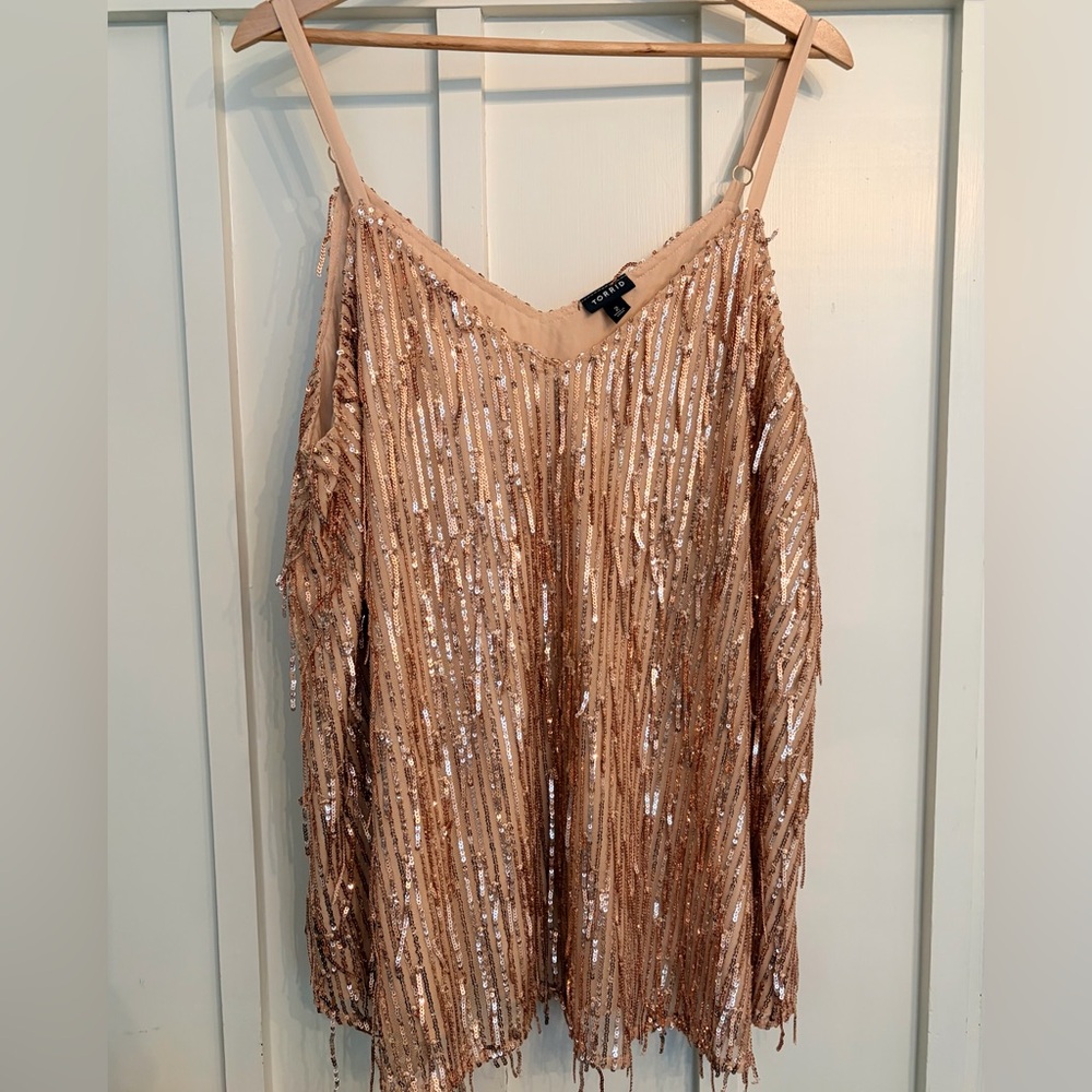 NWOT Torrid Blush Champagne Gold Sequin Fringe Top 2X (18-20)